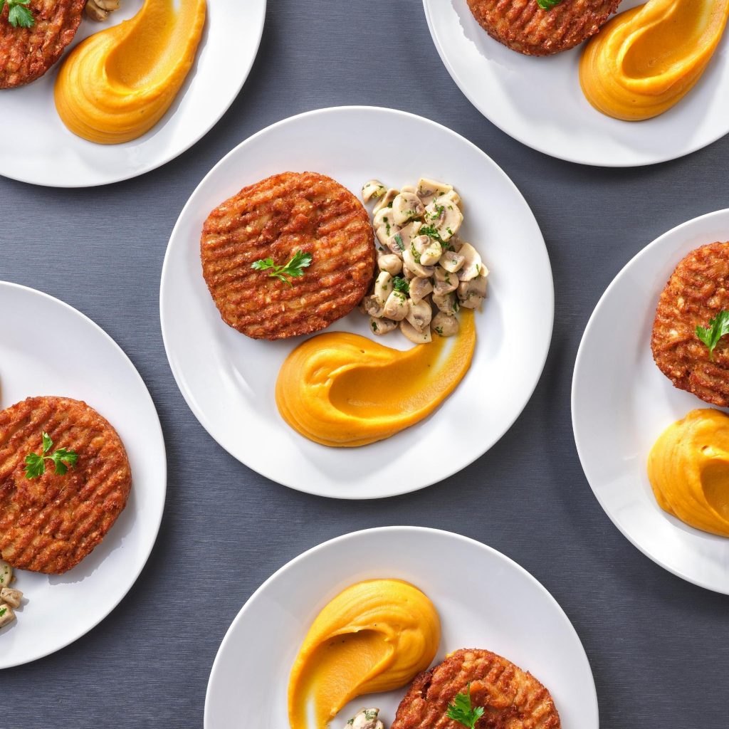Burger nature, mousseline de patates douces et champignons en persillade