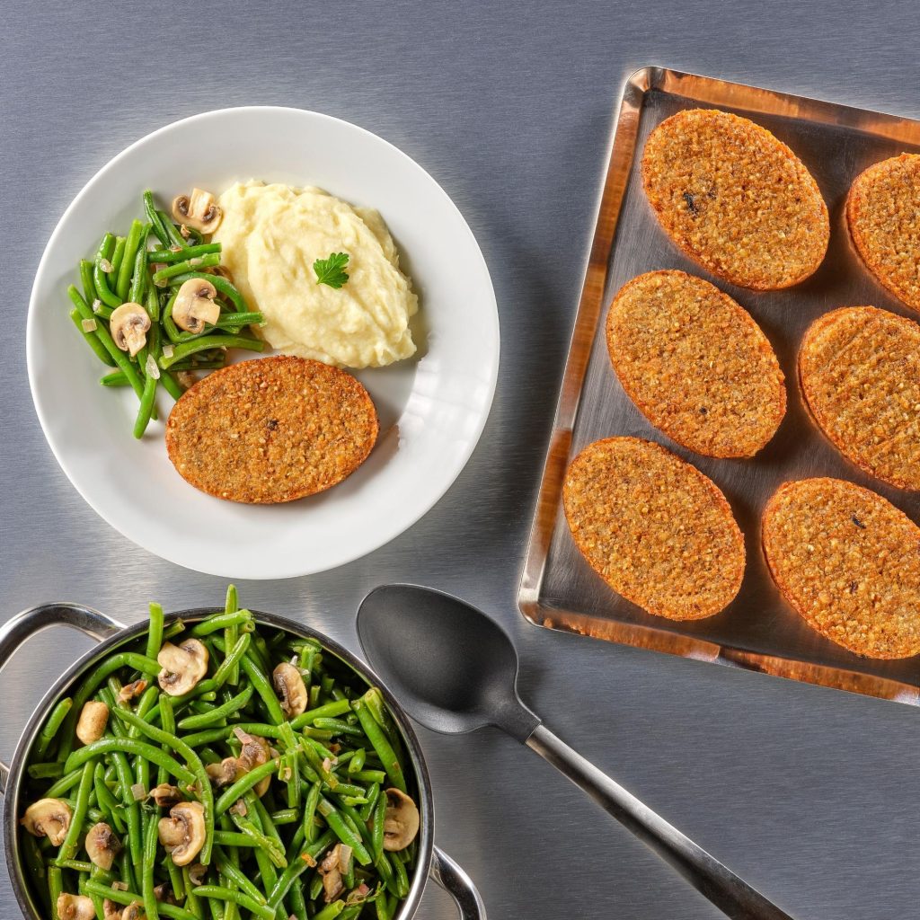 Galette orge chèvre miel, purée de pommes de terre et poêlée d'haricots verts